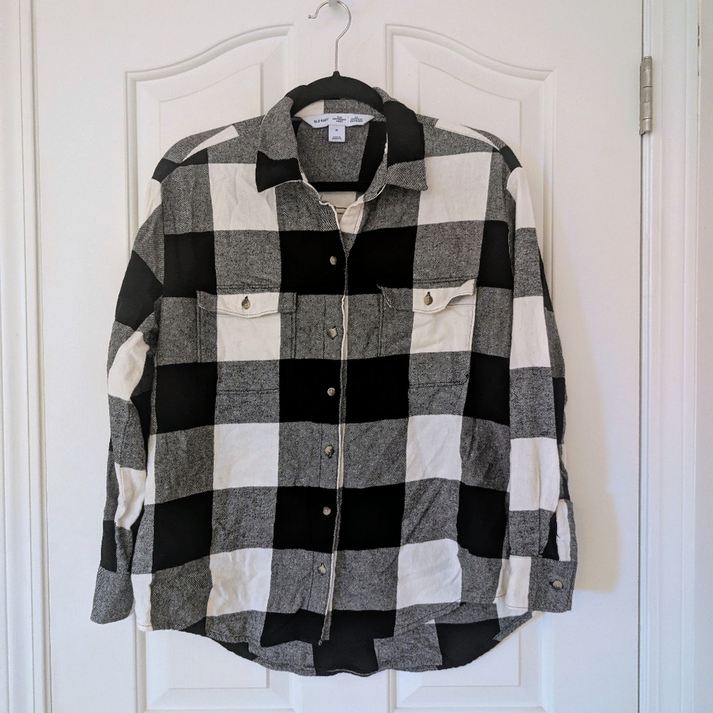 Old Navy Black And White The Boyfriend Shirt Size Medium